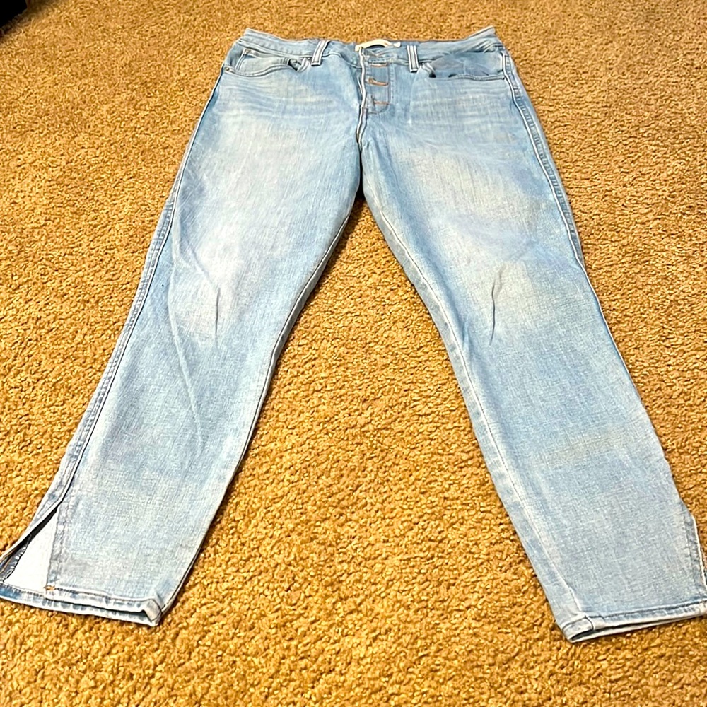 Levi High Waisted Skinny Ankle size 31
